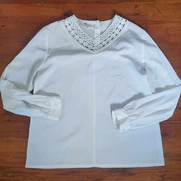 Vintage embroidered white blouse large - Picture 8 of 11